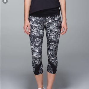 Lululelmon floral Luxtreme crops